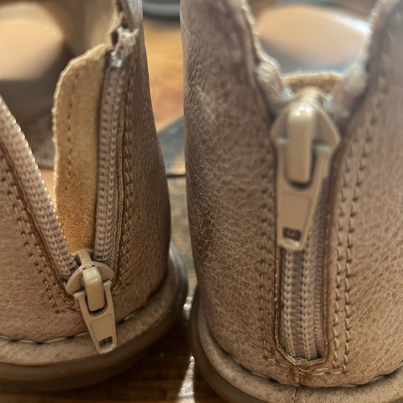 Women’s leather sandal. Never worn! - Picture 5 of 5